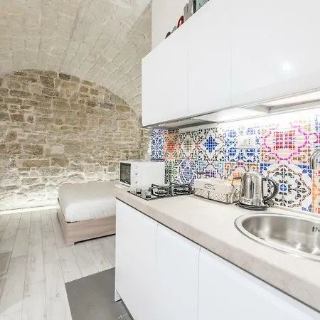 San Nicola Old Town Casatuabari Apartamento *